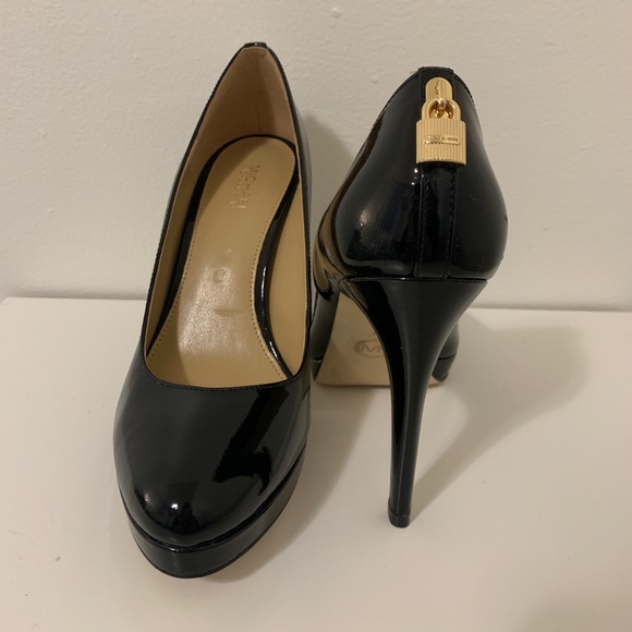 Classic stiletto pumps